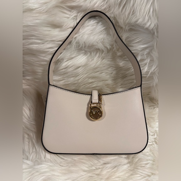 Michael Kors Lyra Small Leather Pochette NWT - Picture 1 of 16